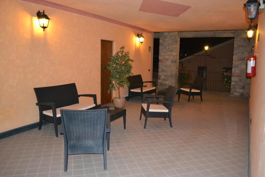 Posezení v ubytování Albergo La Piana