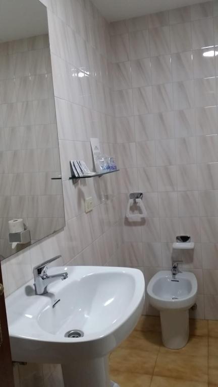 A bathroom at Hotel Rias Baixas