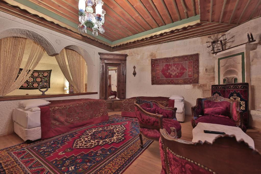 Posezení v ubytování Local Cave House Hotel