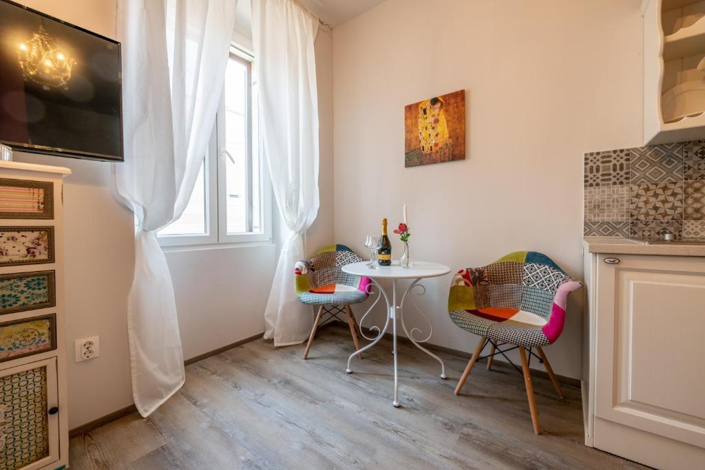 Część wypoczynkowa w obiekcie Old City Romantic Studios 3