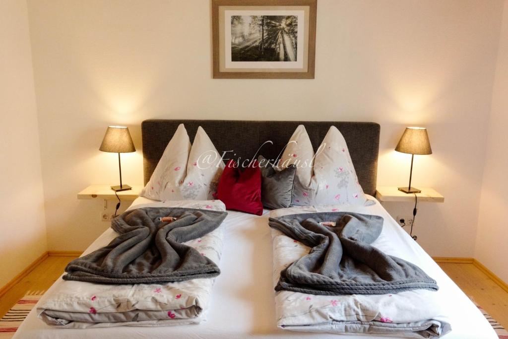 Postel nebo postele na pokoji v ubytování Fischerhaus Sankt Wolfgang Appartement 1