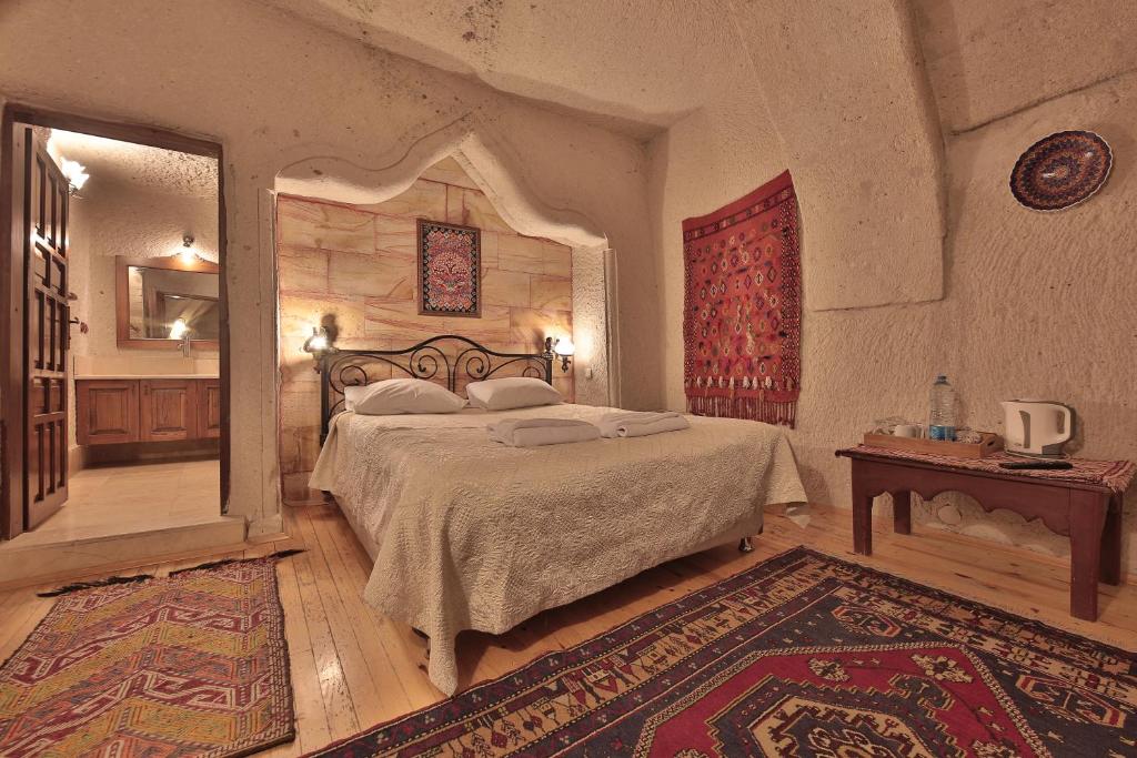 Postel nebo postele na pokoji v ubytování Local Cave House Hotel