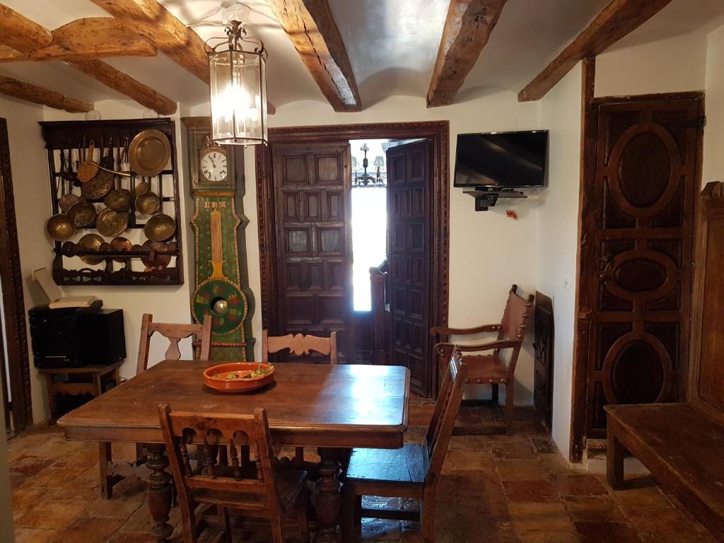 TV a/nebo společenská místnost v ubytování CASA-ABADÍA DE BANAGUÁS