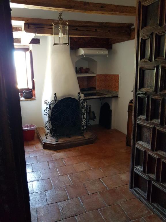 Kuchyň nebo kuchyňský kout v ubytování CASA-ABADÍA DE BANAGUÁS