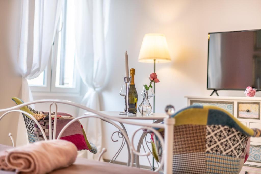 Old City Romantic Studios 3 - 15