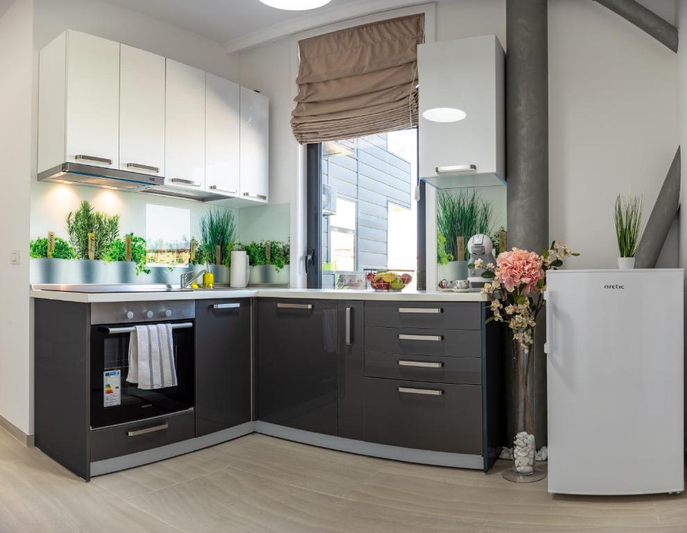 Apartments Steel Residence -Tesla Test Drive and 120 kW Supercharger - Resim 4