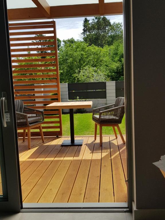 Balkón nebo terasa v ubytování VILLA LIPOVA STEGNA pokoje i apartamenty dedykowane osobom dorosłym