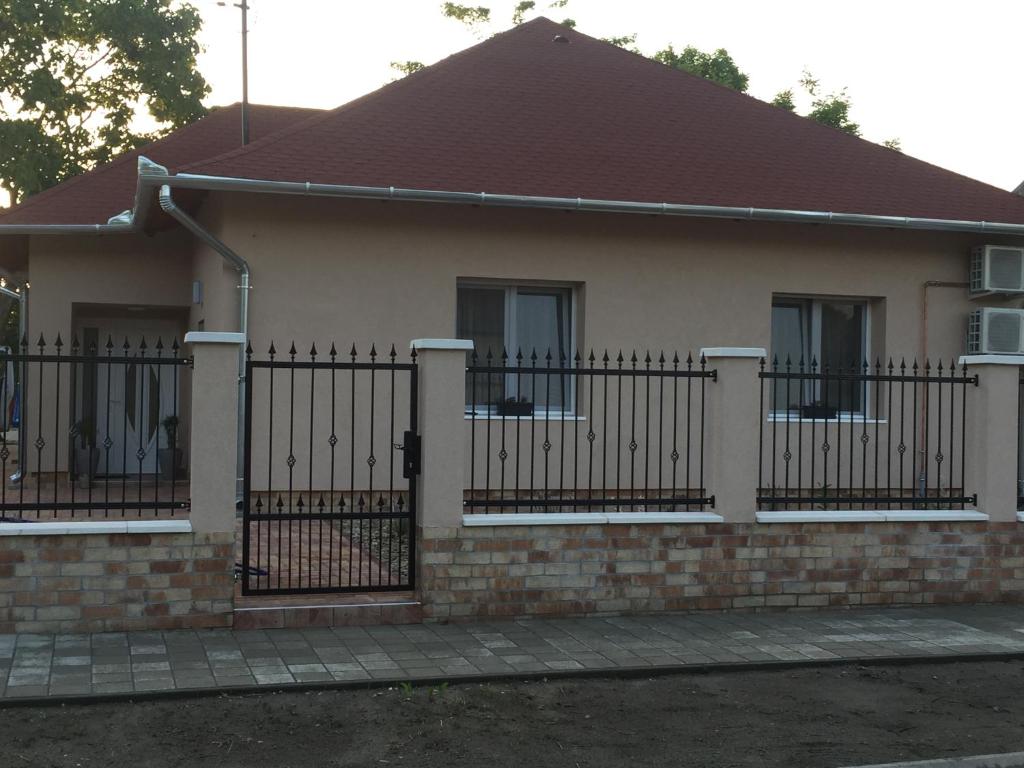 Alföldi Levendula Vendégház - Four-Bedroom House