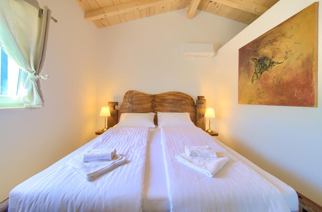 Pax Houses - Deluxe Two-Bedroom Villa With Private Pool
