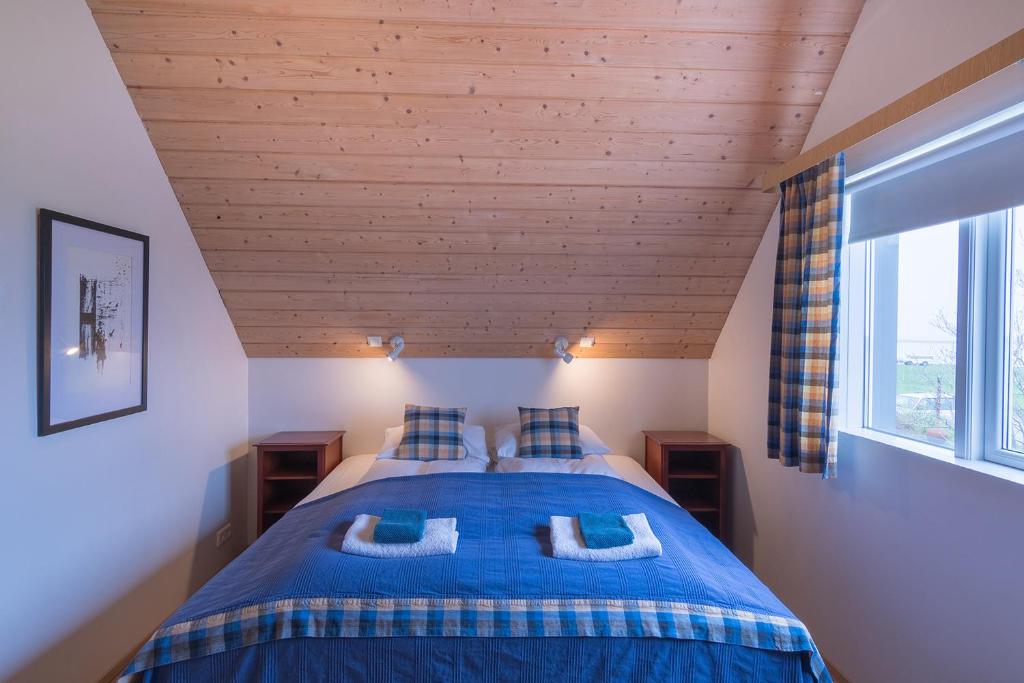 Postel nebo postele na pokoji v ubytování Skyrhusid HI Hostel
