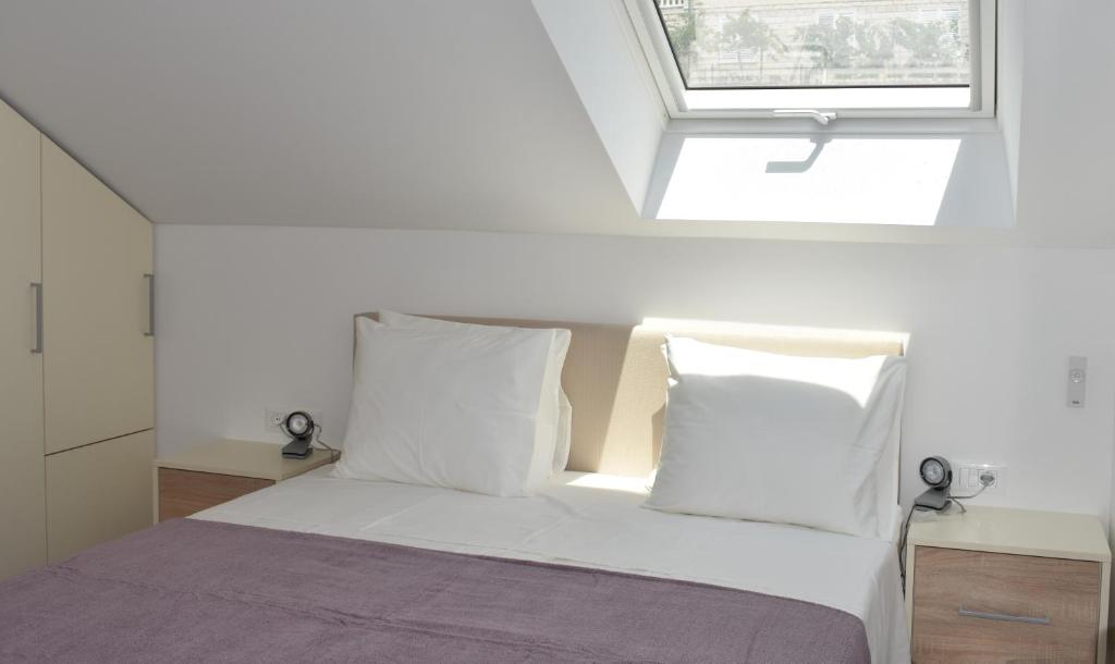 Posteľ alebo postele v izbe v ubytovaní Marlin Apartments