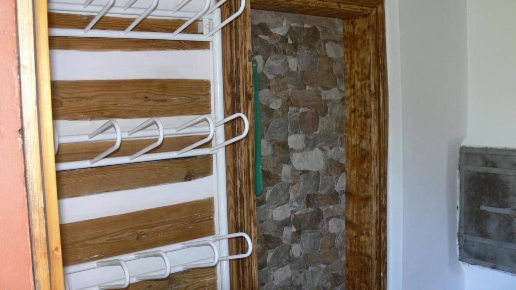 Palanda nebo palandy na pokoji v ubytování Wellness chata - Krkonoše