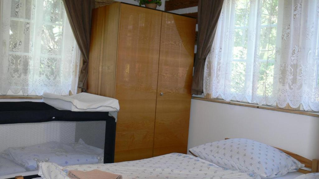 Postel nebo postele na pokoji v ubytování Wellness chata - Krkonoše