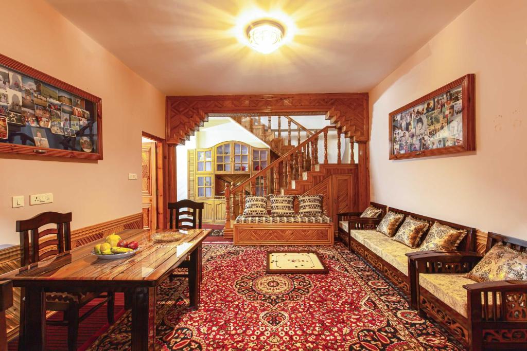 Posezení v ubytování Zostel Homes Kotkhai (Shimla)