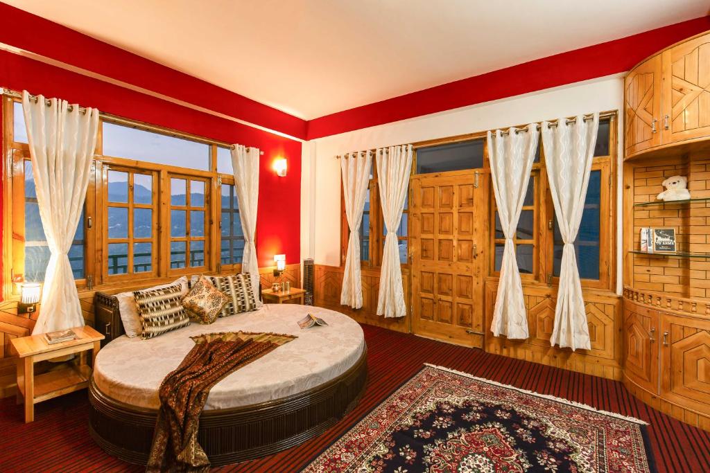 Postel nebo postele na pokoji v ubytování Zostel Homes Kotkhai (Shimla)