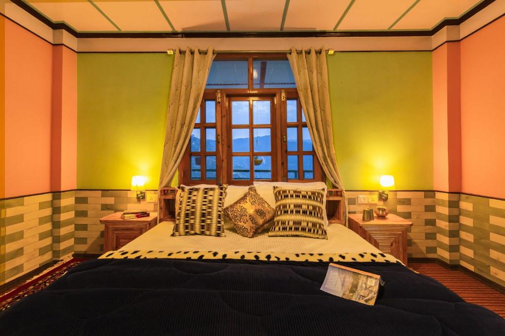 Postel nebo postele na pokoji v ubytování Zostel Homes Kotkhai (Shimla)