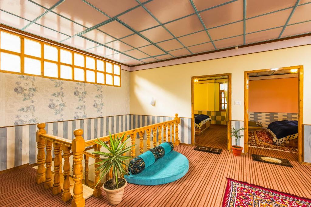 Posezení v ubytování Zostel Homes Kotkhai (Shimla)