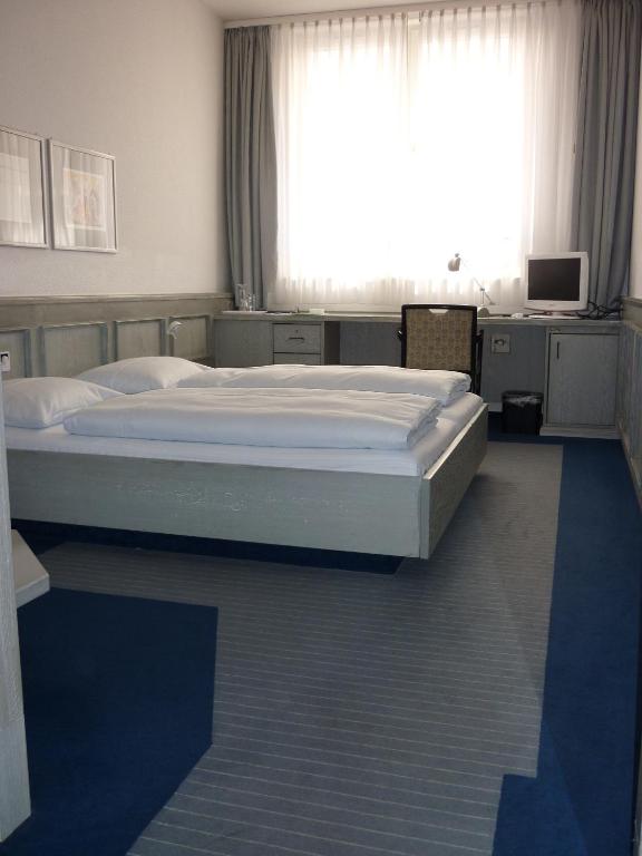 Postel nebo postele na pokoji v ubytování Avenue Hotel