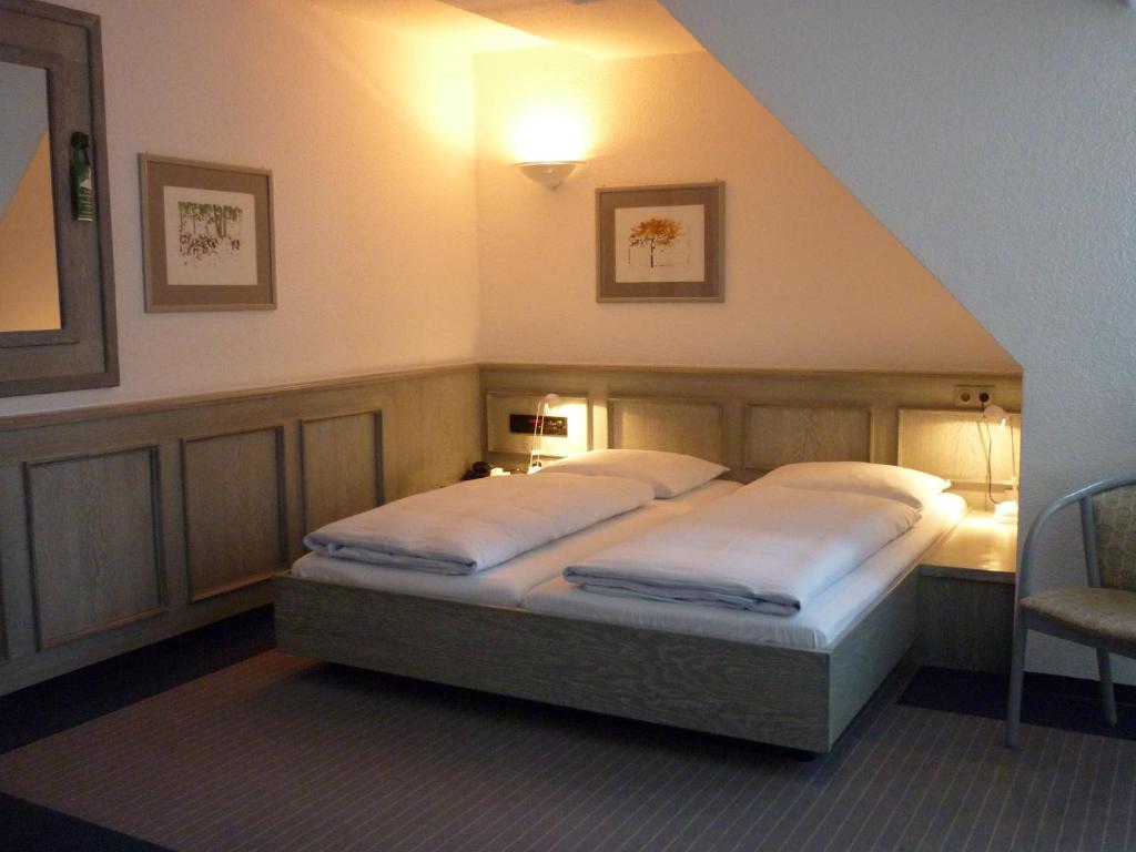 Postel nebo postele na pokoji v ubytování Avenue Hotel
