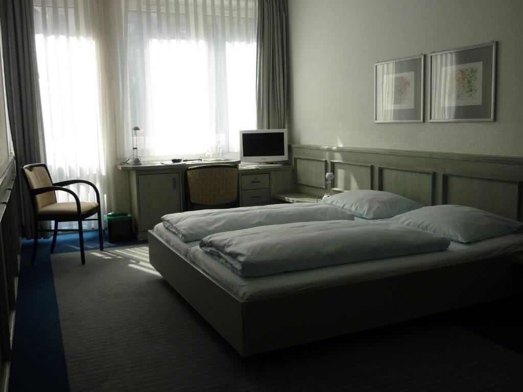 Postel nebo postele na pokoji v ubytování Avenue Hotel