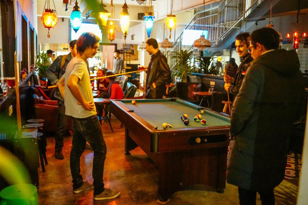 Hosté ubytování Chengdu Flipflop Hostel - Right Next To Taikooli & Metro - Chill & Social Rooftop Garden Bar - Free Activities - Friendly English Speaking Staff - Tibet, Panda, Buddha & Snow Mountain Tours