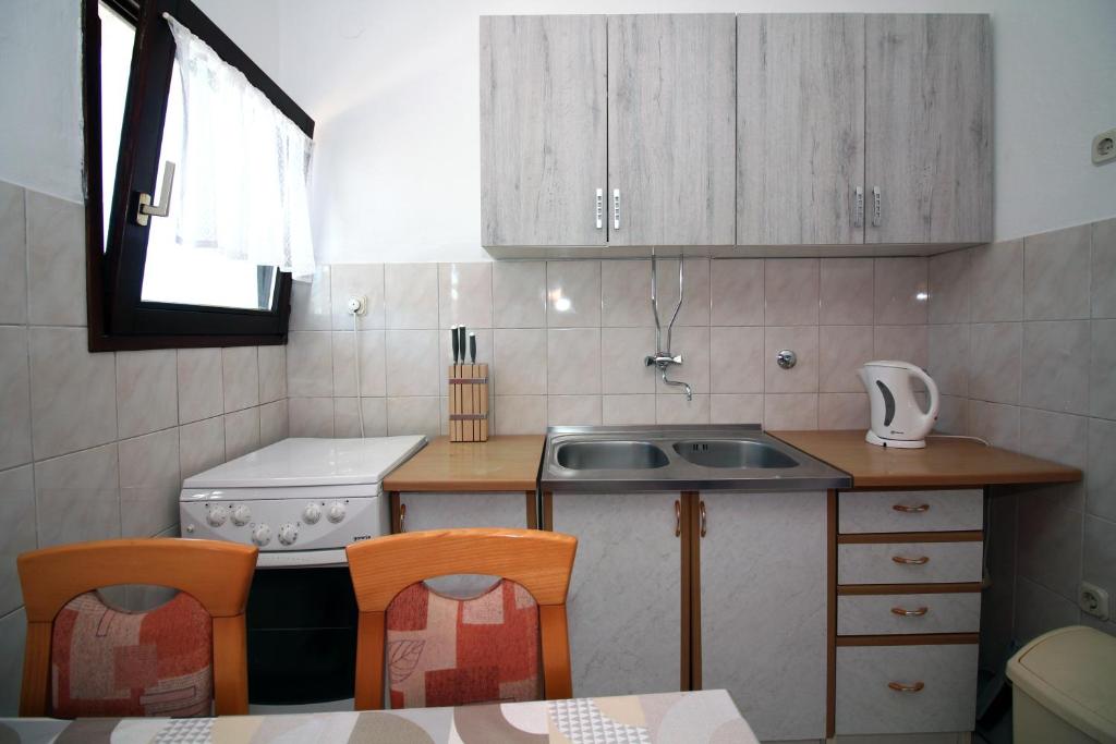 Fotografie z fotogalerie ubytování Two Bedroom Apartment in Tisno v destinaci Tisno