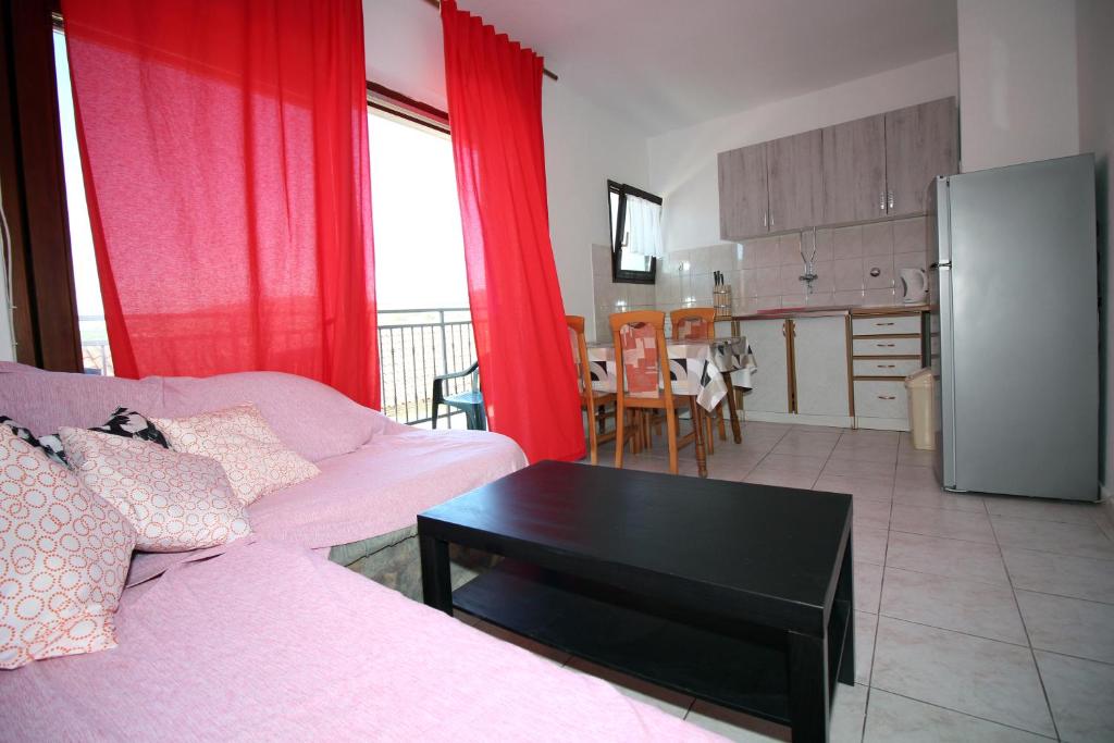 Fotografie z fotogalerie ubytování Two Bedroom Apartment in Tisno v destinaci Tisno