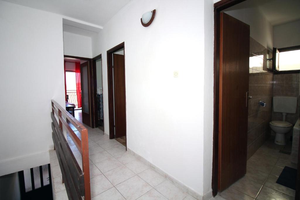 Fotografie z fotogalerie ubytování Two Bedroom Apartment in Tisno v destinaci Tisno