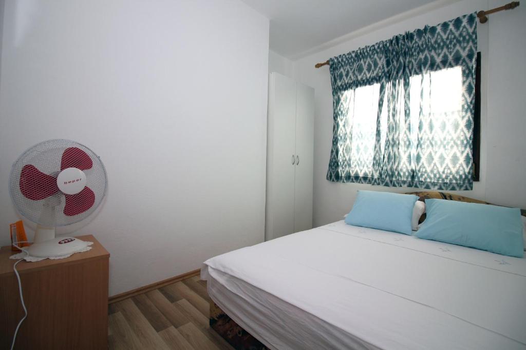 Fotografie z fotogalerie ubytování Two Bedroom Apartment in Tisno v destinaci Tisno