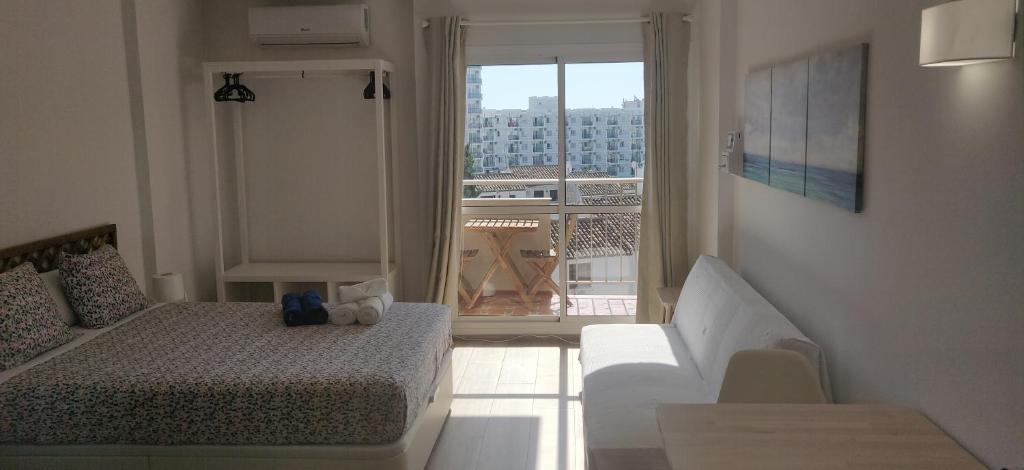 Ένα ή περισσότερα κρεβάτια σε δωμάτιο στο Sunny Suites Jupiter Apartments