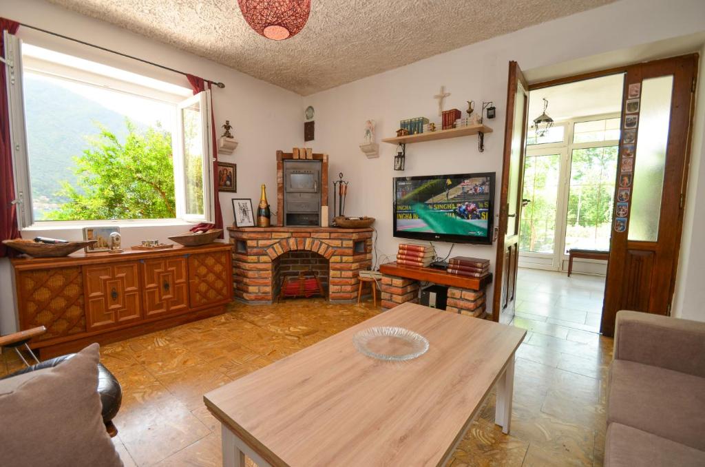 TV a/nebo společenská místnost v ubytování Guesthouse Grotta Di Nicola