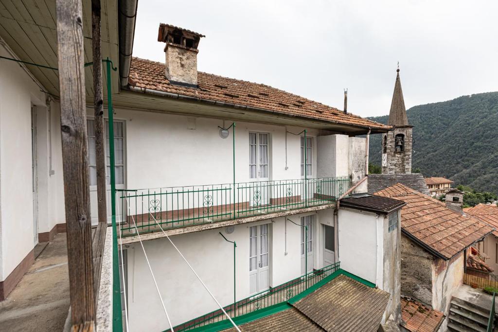 Nespecifikovaný výhled na hory nebo výhled na hory při pohledu z hostelu