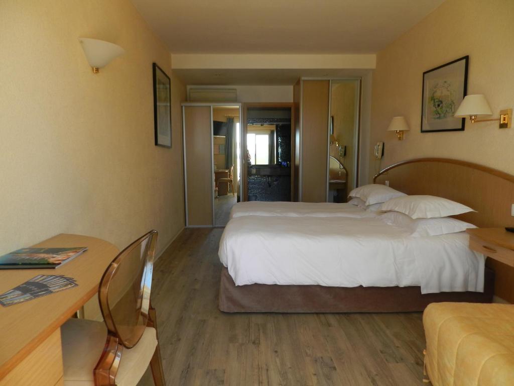 Postel nebo postele na pokoji v ubytování Grand Hotel Moriaz
