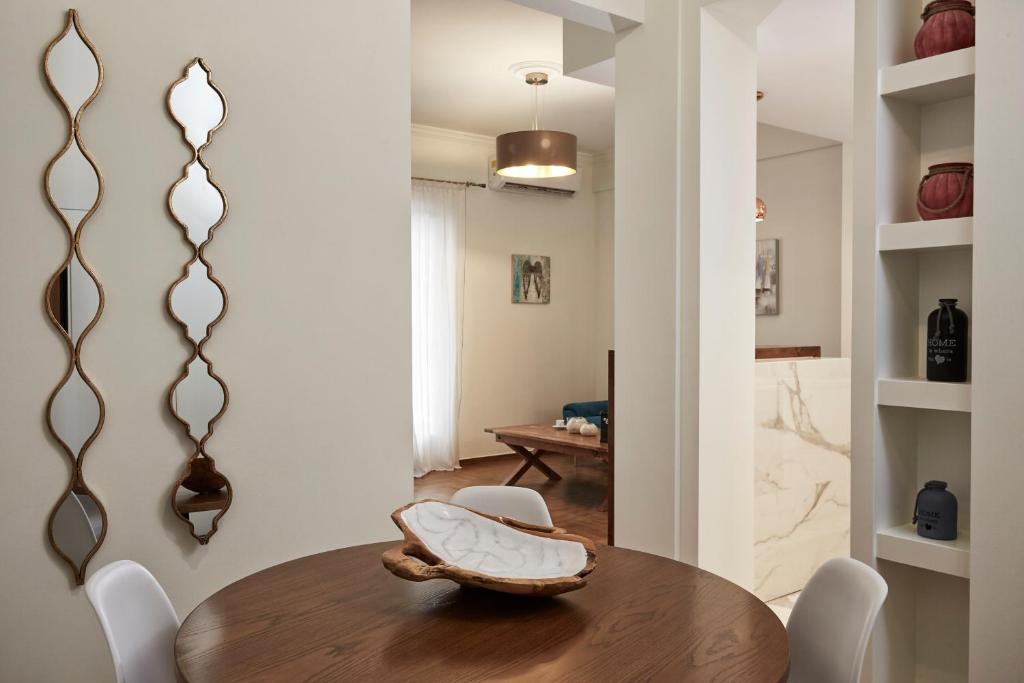 A seating area at Cozy and Bright 2BD Apartment in Kolonaki