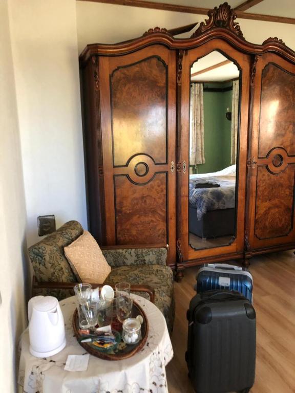 Gasthaus Ruebenau - King Room With Roll-In Shower - Disability Access