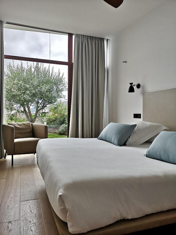 Posteľ alebo postele v izbe v ubytovaní Hotel Herbeira