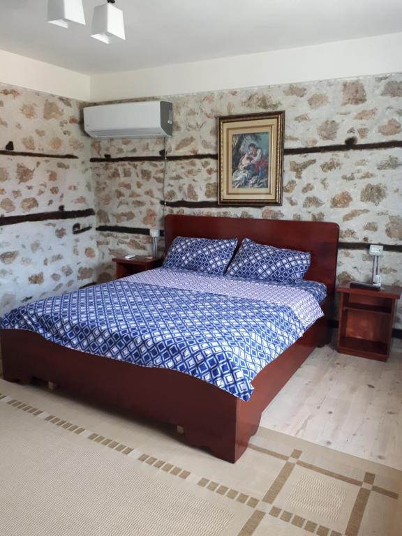 Bona's Home - Image 2