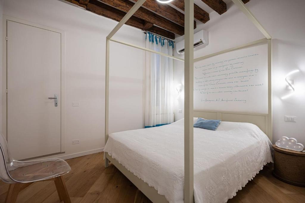 Privacy in Venice - Your apartment to be let alone tesisinde bir odada yatak veya yataklar