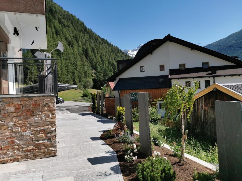Nespecifikovaný výhled na hory nebo výhled na hory při pohledu z hotelu