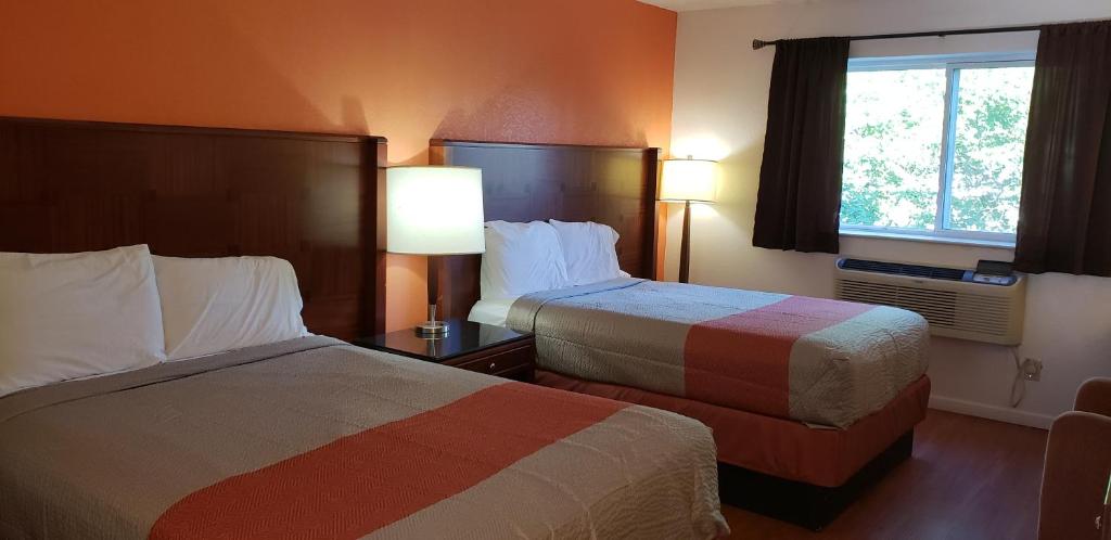 Postel nebo postele na pokoji v ubytování Motel 6-Tinton Falls, NJ
