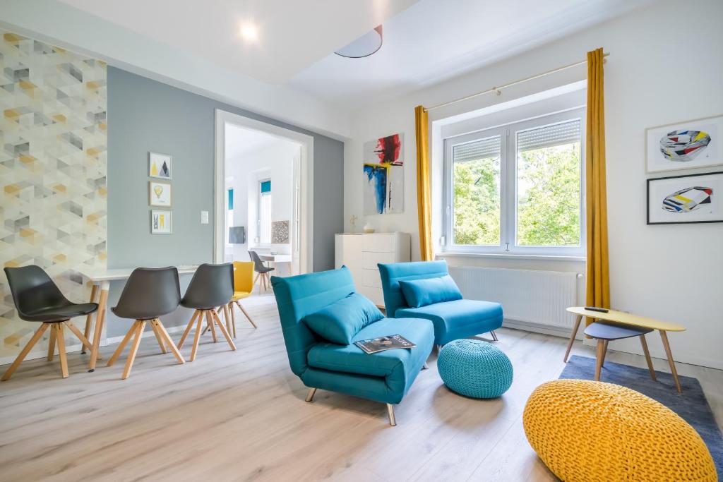Posezení v ubytování BpR Color Fusion Home with A/C