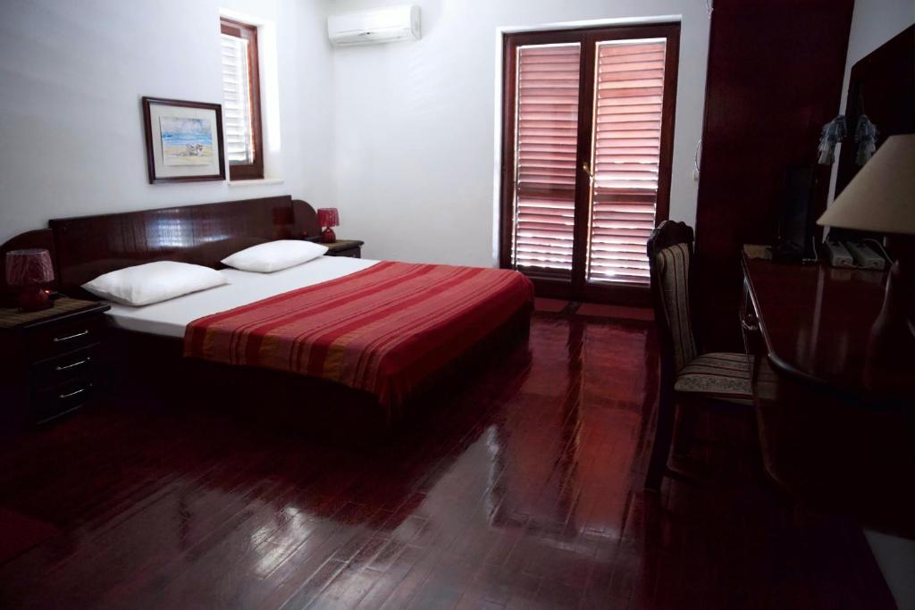 Postel nebo postele na pokoji v ubytování Villa Sara Guesthouse
