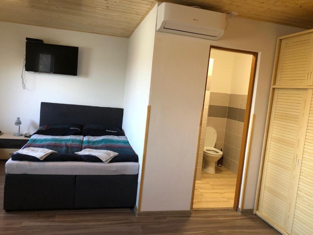 Postel nebo postele na pokoji v ubytování Penzion Zaječský šenk