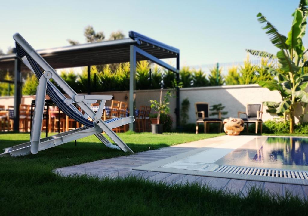 A garden outside Duman Boutique Hotel Cesme