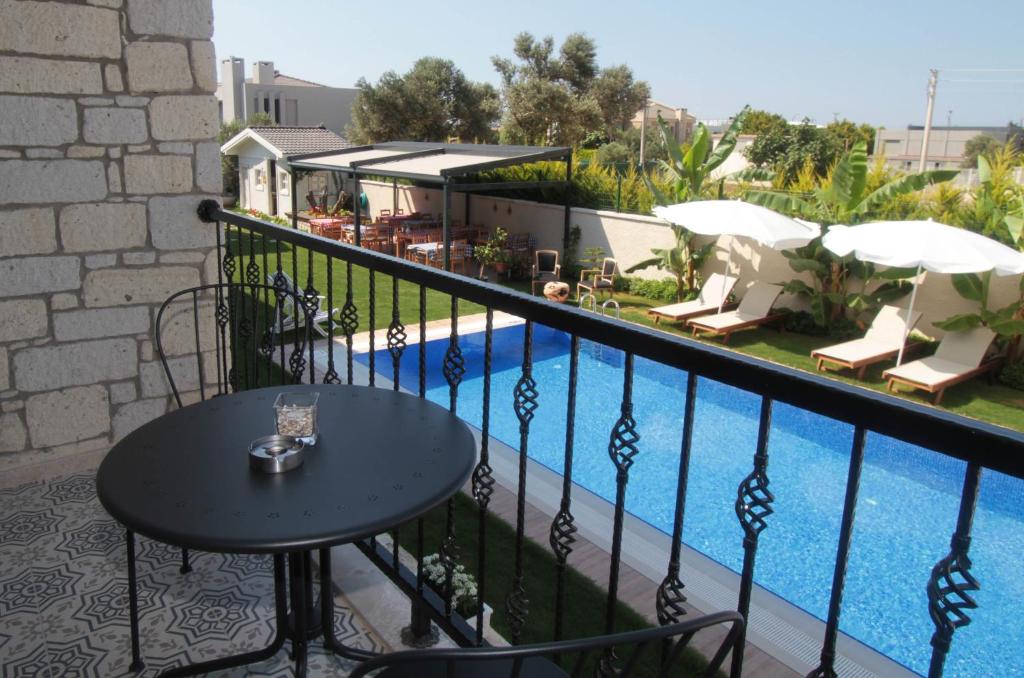 The swimming pool at or close to Duman Boutique Hotel Cesme