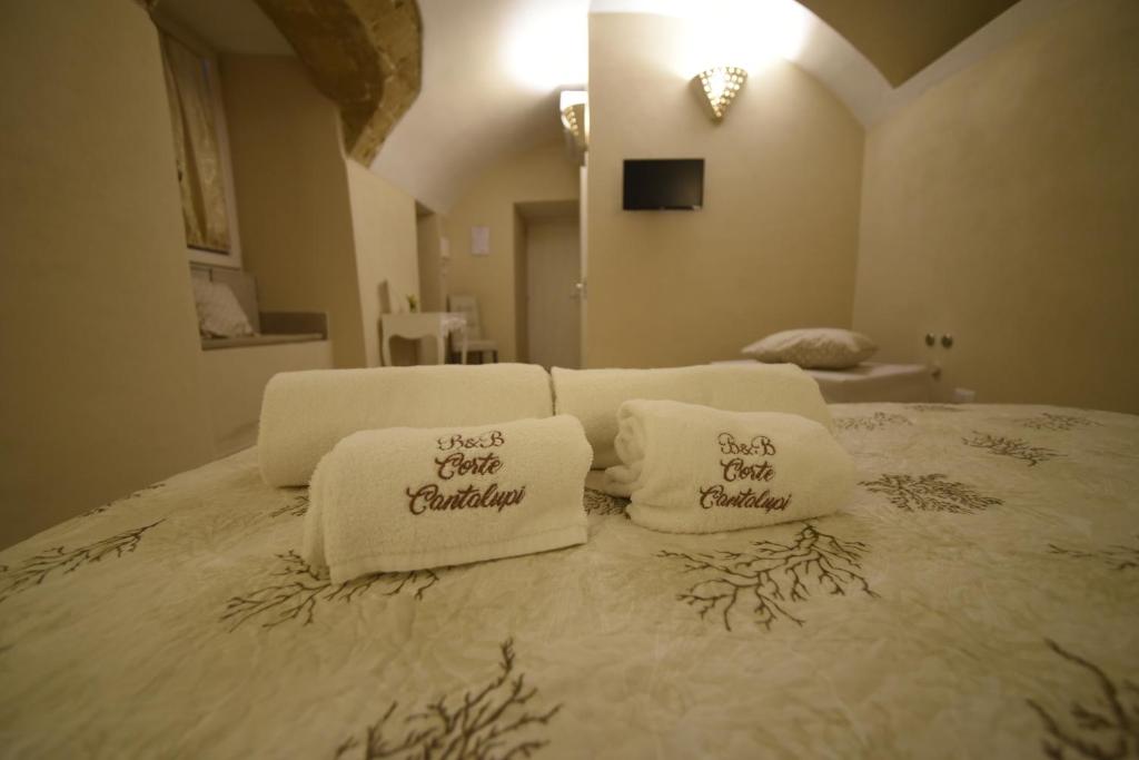 Łóżko lub łóżka w pokoju w obiekcie B&B Corte Cantalupi