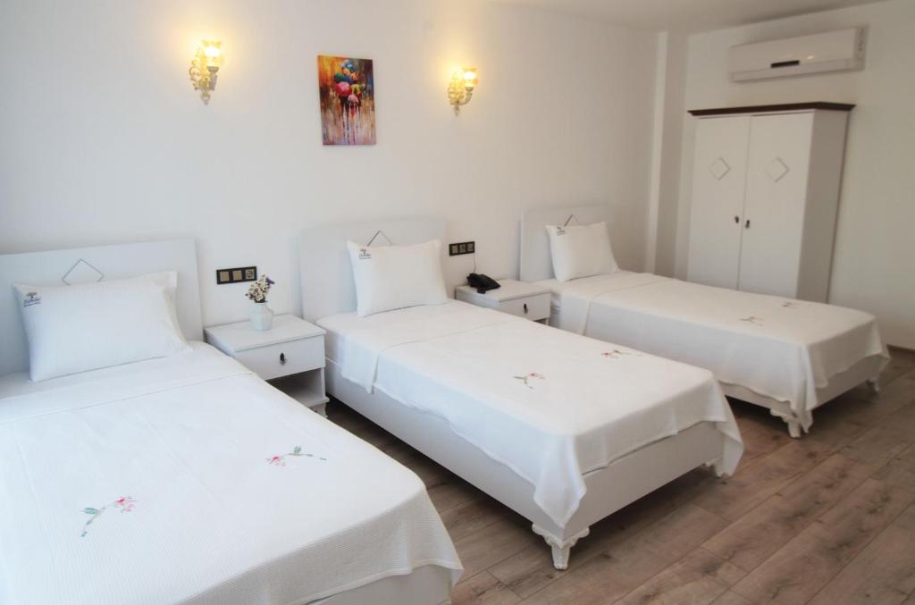 A bed or beds in a room at Duman Boutique Hotel Cesme