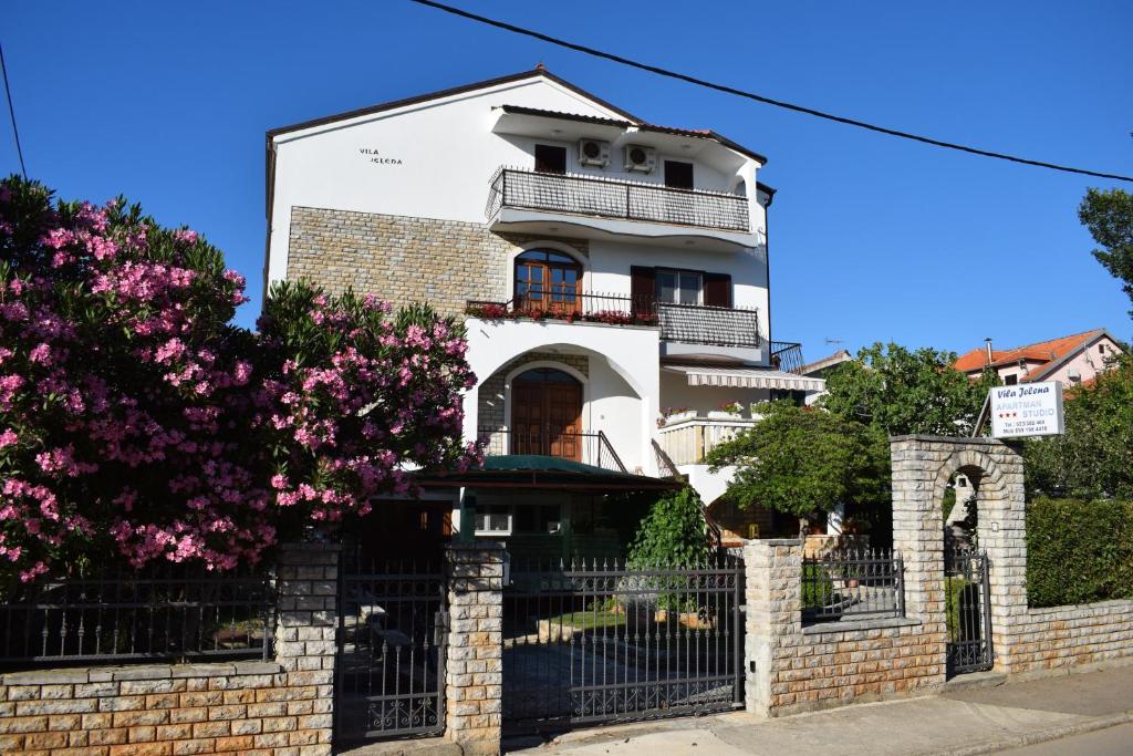 Vila Jelena - Apartment for 6 to 8 persons in Sv Filip i Jakov, Sveti Filip  i Jakov – Updated 2023 Prices