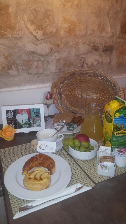Jedlo v ubytovaní bed & breakfast alebo blízkom okolí