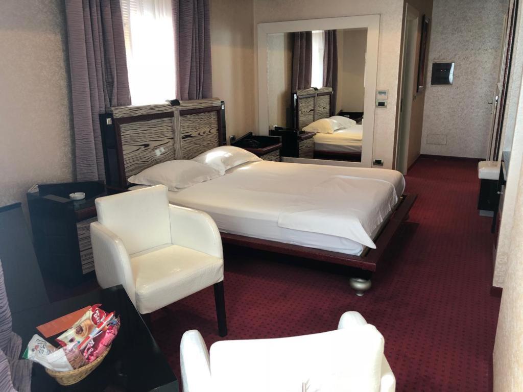 Postel nebo postele na pokoji v ubytování Grand Hotel Petrol